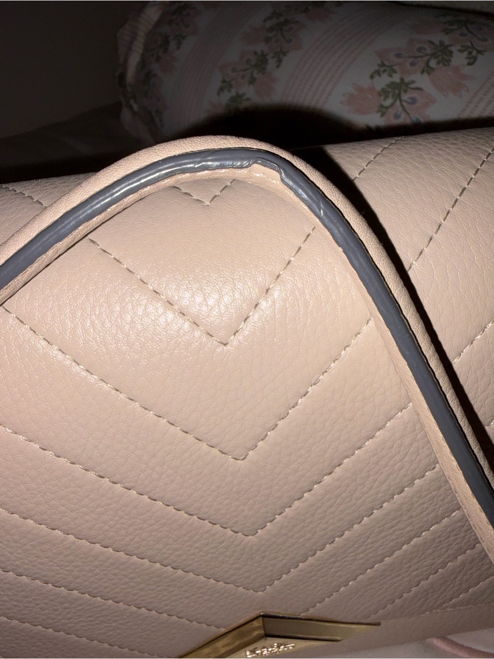 Karl Lagerfeld Paris Quilted Blush Crossbody Shoulder Bag Gold Chain EUC - Picture 8 of 10